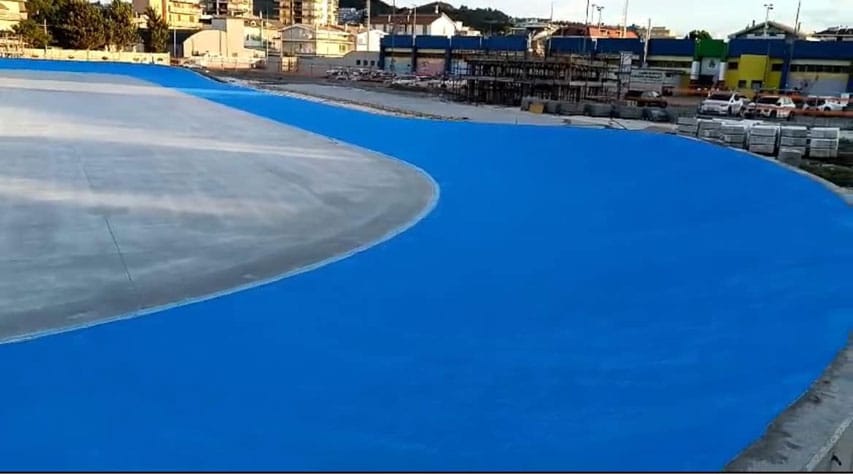 Vue de la piste après application de la résine