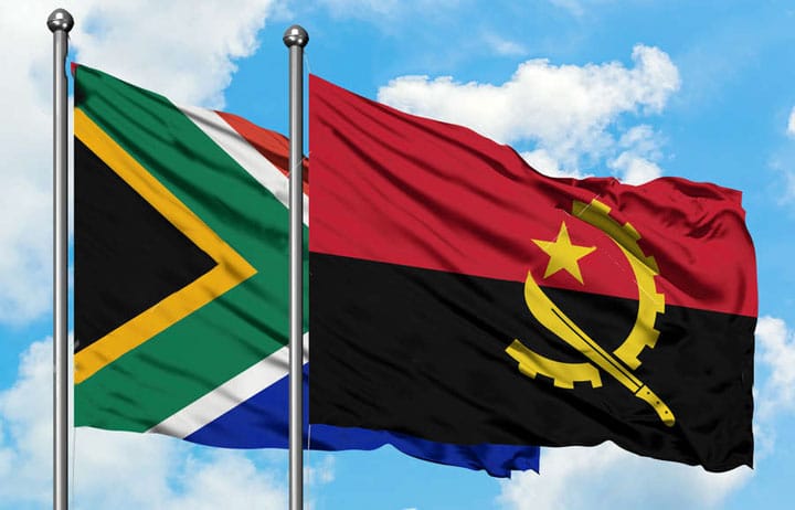 Drapeaux de l'Afrique du Sud et de l'Angola