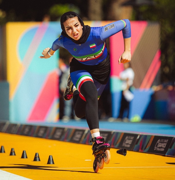 Patineuse iranienne en slalom vitesse aux World Skate Games 2024