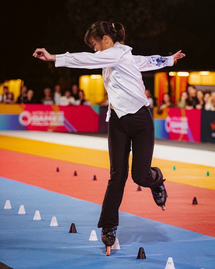 Patineuse chinoise en slalom classic aux World Skate Games 2024