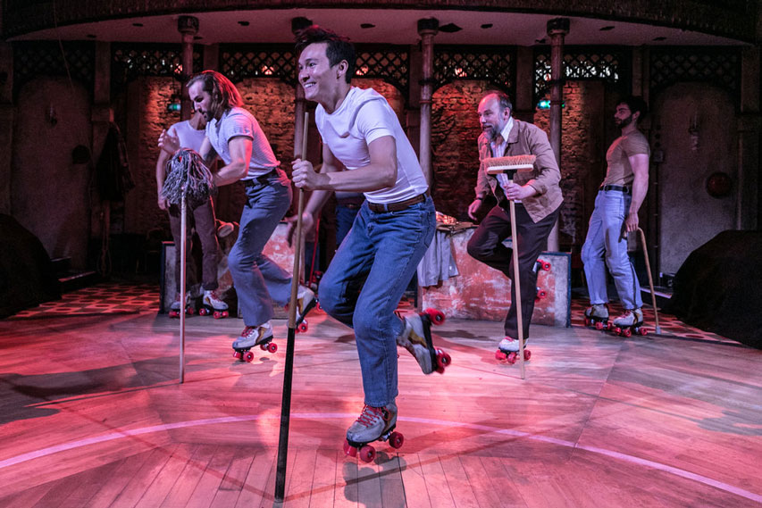 The Rink, dans sa version de 2018 avec des séquences de claquettes en patins à roulettes