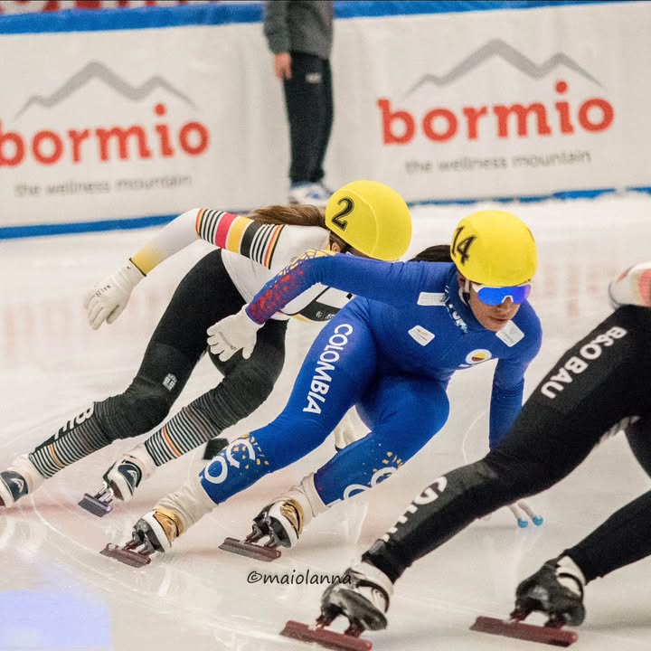 Isabella Caicedo (Colombie) en patinage sur glace courte piste