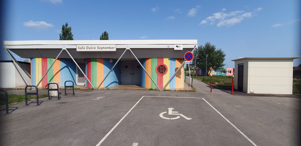 La salle Dulcie September à Trignac