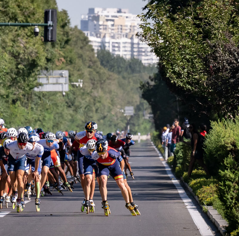 Le peloton homme sur le marathon du championnat du monde roller course 2025