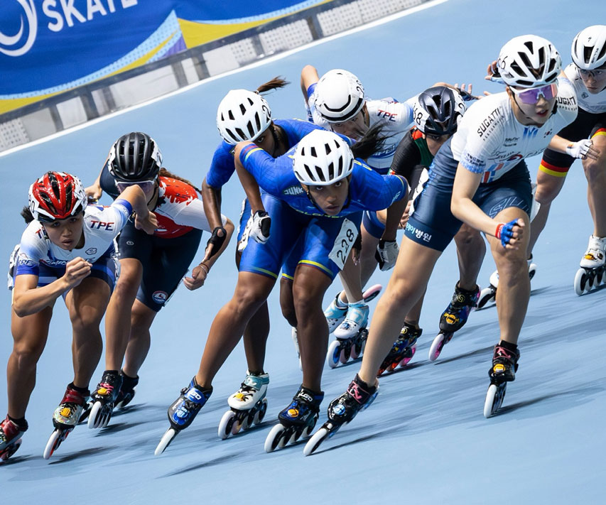 Les seniors femmes sur le 1000 m piste au championnat du monde de roller course 2025