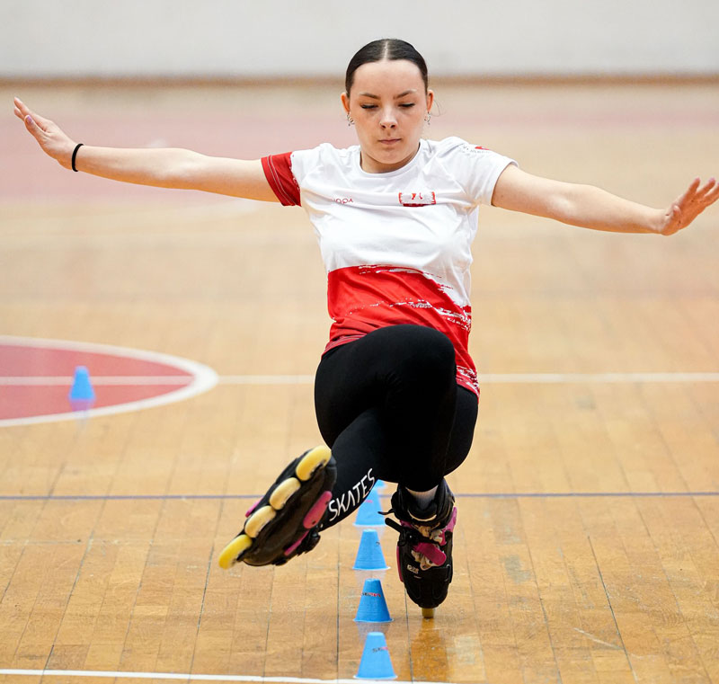 Patineuse polonaise en Slalom battle au championnat d'Europe inline freestyle 2025