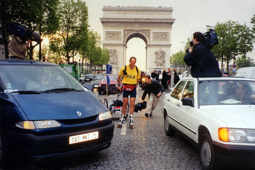 L'arrivée sur les Champs-Elysées de Fabrice Gropaiz après 3 ans sur la route