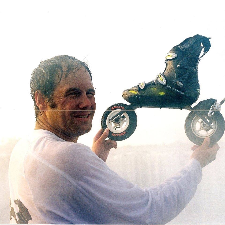 Un patin suspendu sur une chaussure Rossignol Descender