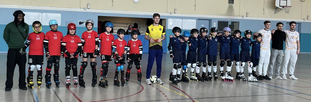 Des équipes jeunes de roller-soccer