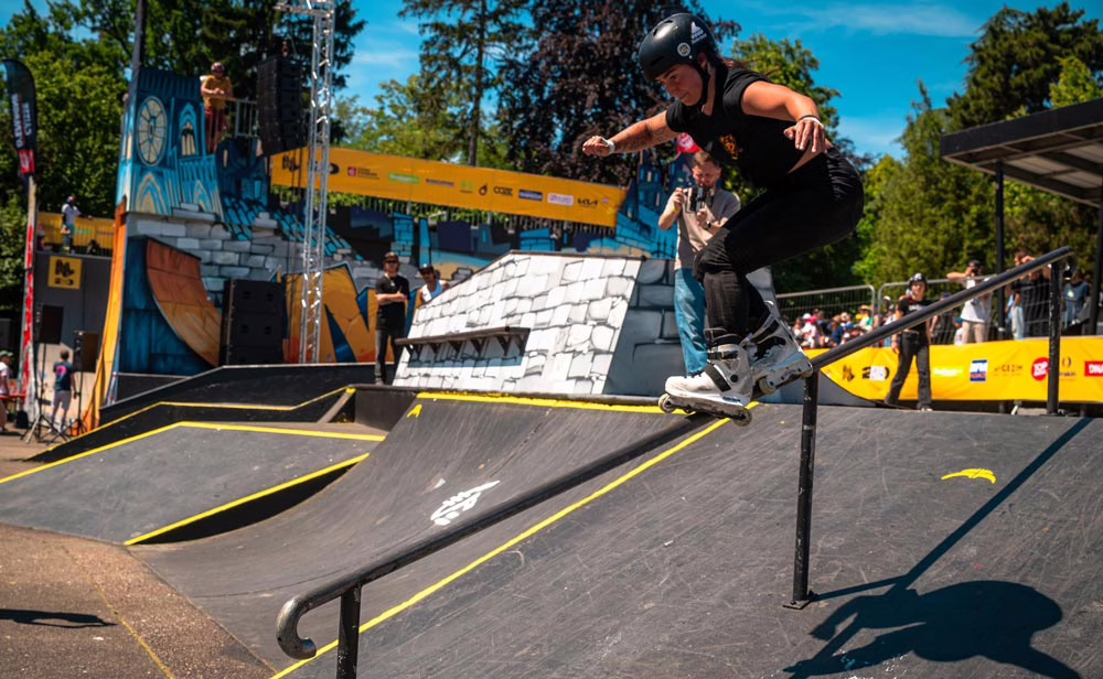 Carla Pasquinelli sur un rail