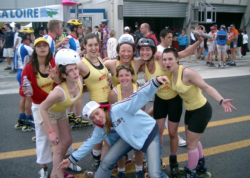 La première équipe des Miss'Iles aux 24 heures du Mans Rollers en 2004