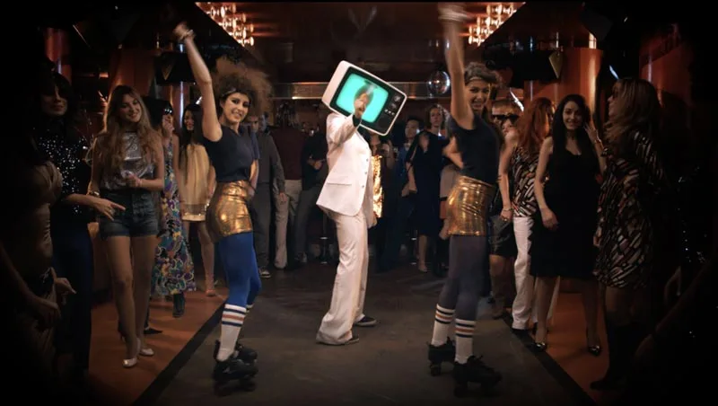 Cécile Klaus et Marylou Penne dans le clip de Laurent Wolf en 2009