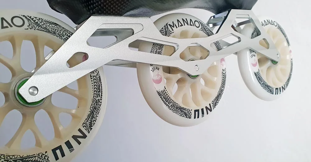 Flancs de la platine montée avec les roues