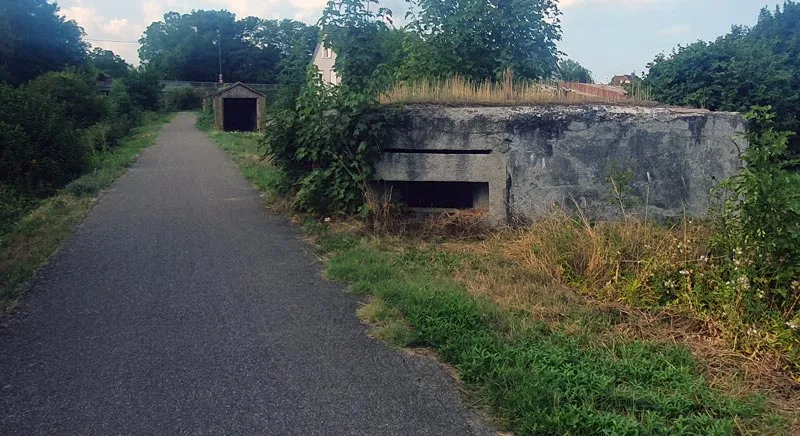 Un bunker le long de la voie verte de Strasbourg à Colmar