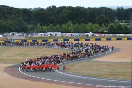 Mans : parade des rollers sur le Bugatti
