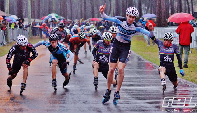 Final sprint in the last race of the weekend on the wet road of Gujan Mestras