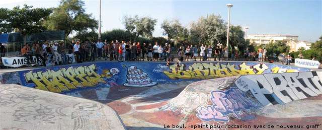 Le bowl de Marseille repeint avec de nouveaux graffitis