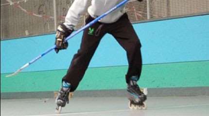 Apprendre le pivot en roller-hockey