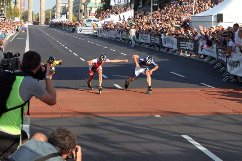 L'arrivée au sprint pour la seconde place au marathon roller de Berlin