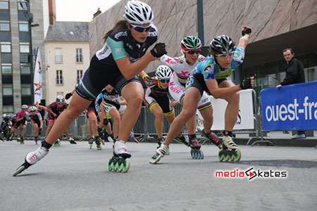 Le peloton féminin avec Katharina Rumpus