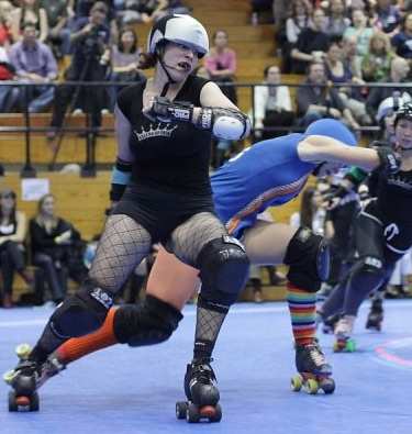 avoir plus de 40 ans n&rsquo;est pas un problème pour les dames endurcies du roller-derby (photos)