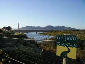 Vue sur le Golden Gate depuis le Bay trail