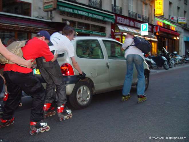 Accrocher votre masque au rétroviseur de votre voiture pourrait être  dangereux - La Libre