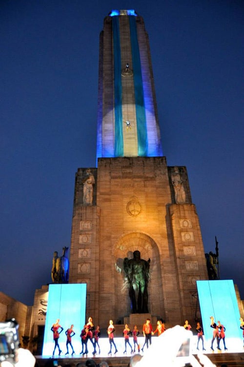 Le monument en rappel !