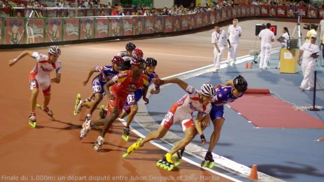 Julien Despaux bataille au départ du 1000 m avec Joey Mantia