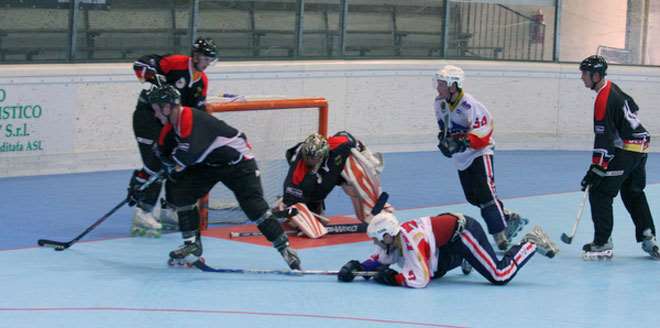 Un match disputé devant les cages de l'équipe d'Allemagne de roller hockey 2009