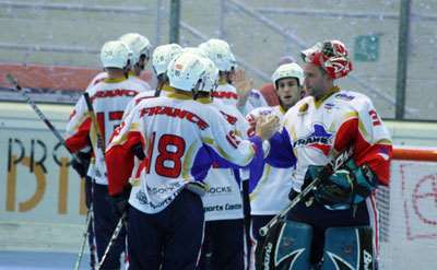 Une équipe de France de roller hockey solidaire