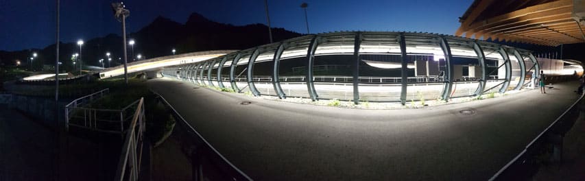 La piste de bobsleigh de nuit