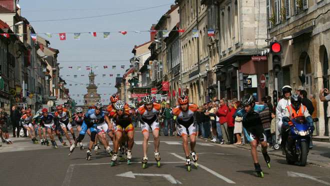 Départ de la course en plein centre-ville de Pontarlier