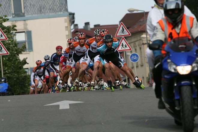 Yann Guyader en tête de peloton et talonné par RPM Poli