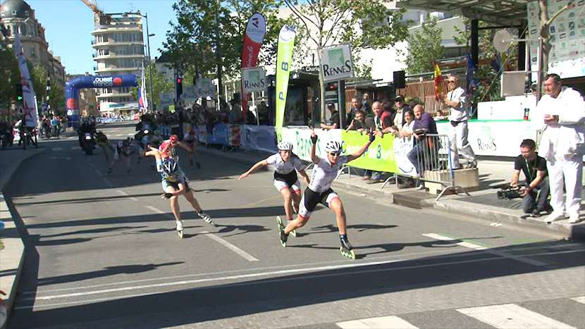 Le sprint d'arrivée des élites dames au marathon international à Rennes sur Roulettes