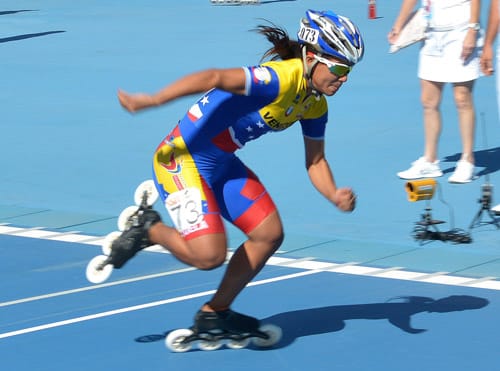 Départ d'une patineuse du Vénézuela sur 300 m à Rosario