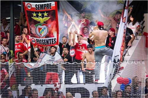 Chaude ambiance dans les tribunes