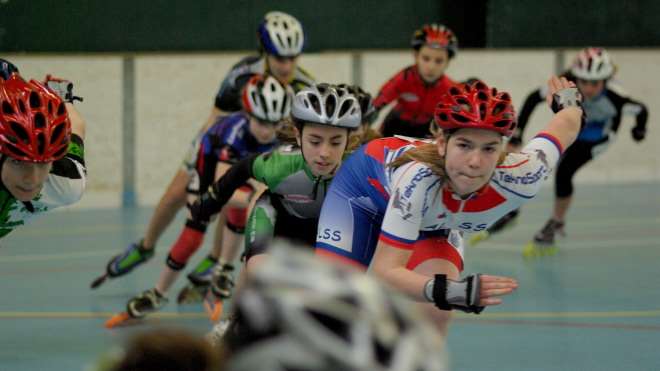 Peloton de jeunes femmes au France Indoor roller course PBM 2008