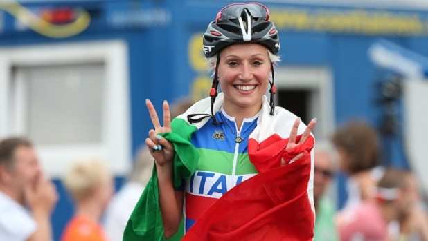 francesca lollobrigida porte drapeau italie 2017