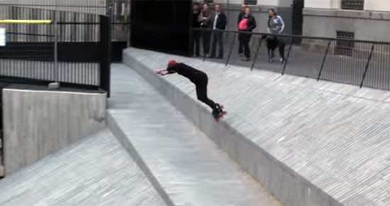 Nick Lomax en session roller freeride dans les rues de Barcelone en Hardcore Evo 3&#215;110