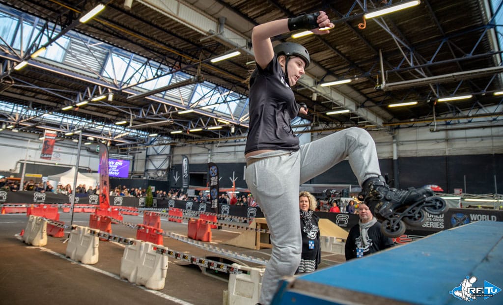 Interview de Charline Marilier Charline Marillier sur une table de saut - photo : RF.TV