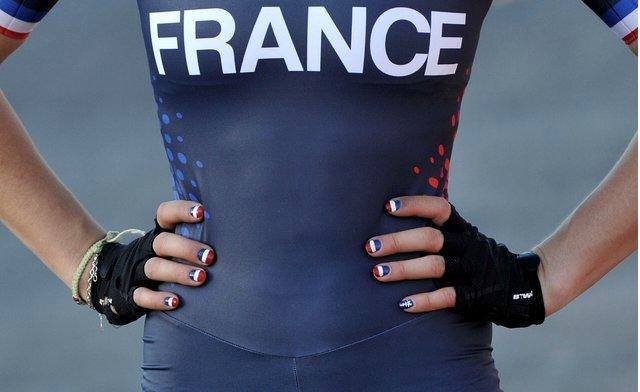 Clémence Halbout Le petit détail qui fait la différence : les ongles tricolores !