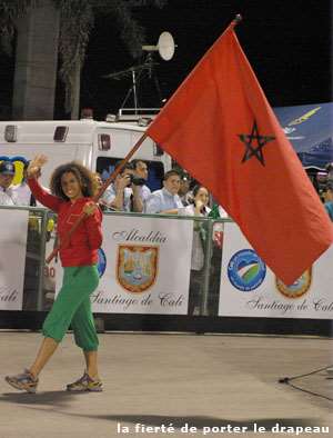 Ghizlane Samir avec le drapeau du Maroc