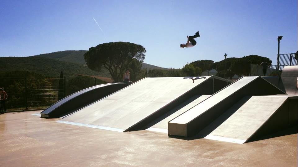 Lisa-Mary Authié au skatepark de Sainte-Maxime (83) Lisa-Mary Authié au skatepark de Sainte-Maxime (83)