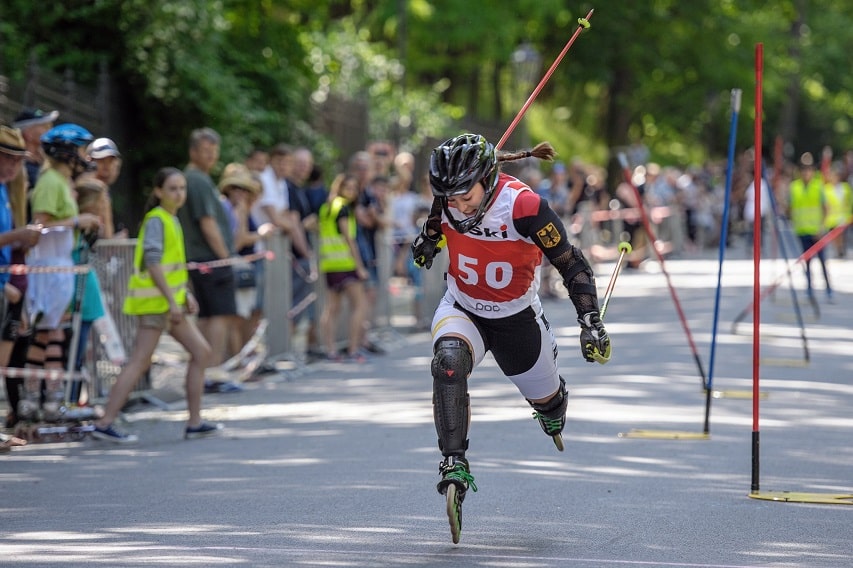 Arrivée de course de Mona Sing en inline alpine