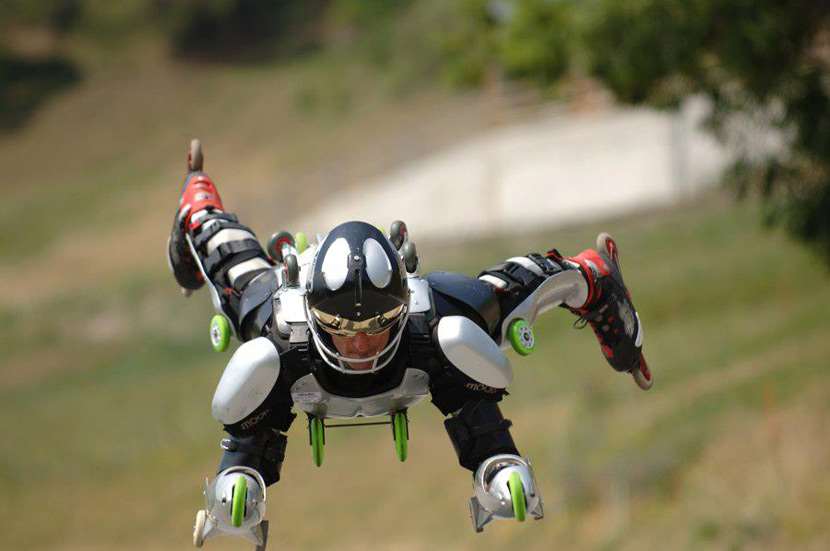 Buggy Rollin se jette au sol pour rouler sur le ventre !