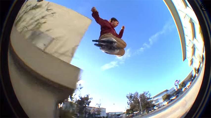 Les pérégrinations rolleristiques de Joey Lunger à South Bay (Los Angeles, Californie).