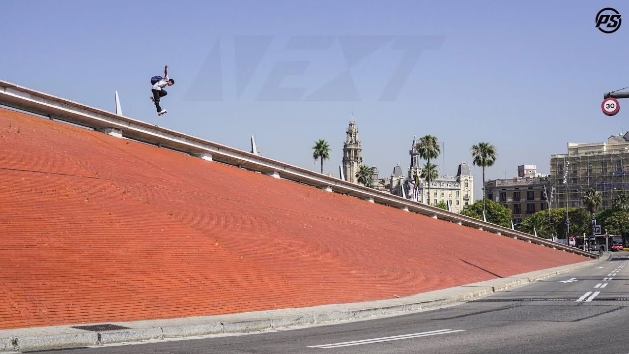 Jun Kyu Park en session roller freeride à travers les rues de Barcelone (Espagne)