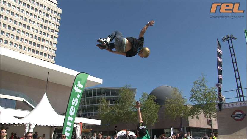 Romain Godenaire en corkscrew 720° au dessus du gap