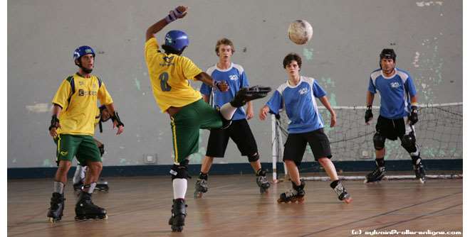 Un tir déhanché impressionnant en roller soccer
